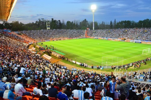 Estadio Malvinas Argentinas, al pie de Los Andes